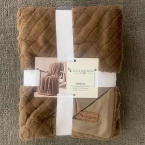 Brand New. Super soft Sculpted Diamond Faux Throw. KOOLABURRA by UGG.